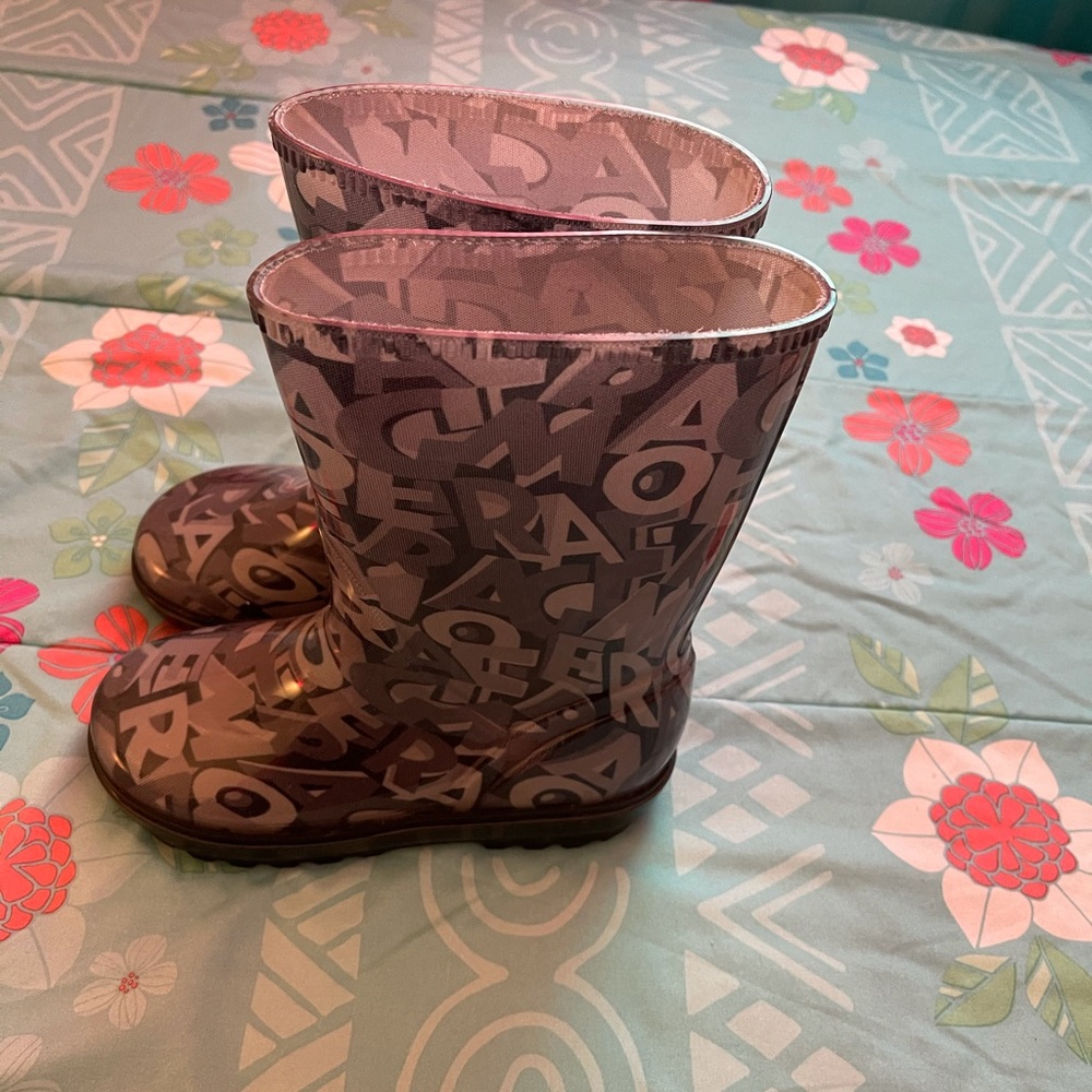 Gently used farogomo rain boots kids